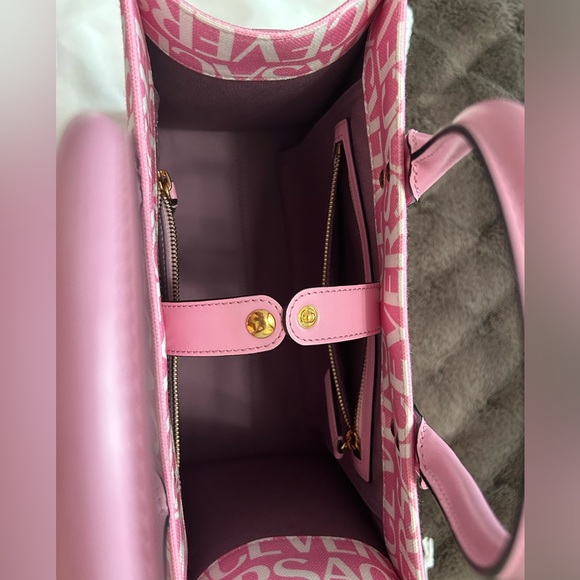 *NWT* VERSACE LA MEDUSA SMALL LOGO TOTE, SOLD OUT IN STORES! - Picture 11 of 17